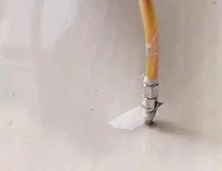 安丘瓷砖空鼓维修公司专业解答在瓷砖铺贴过程中，如果使用的砂料过粗（如全部使用了粗砂），可能会导致以下问题