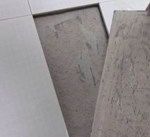 安丘瓷砖空鼓维修公司分享瓷砖铺贴时如果打浆（即涂抹在瓷砖背面和基层上的砂浆或瓷砖胶）过少，会带来以下问题